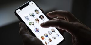 Clubhouse: Dijital Siyaset Meydanı mı, Yankı Odalarına Davet mi?