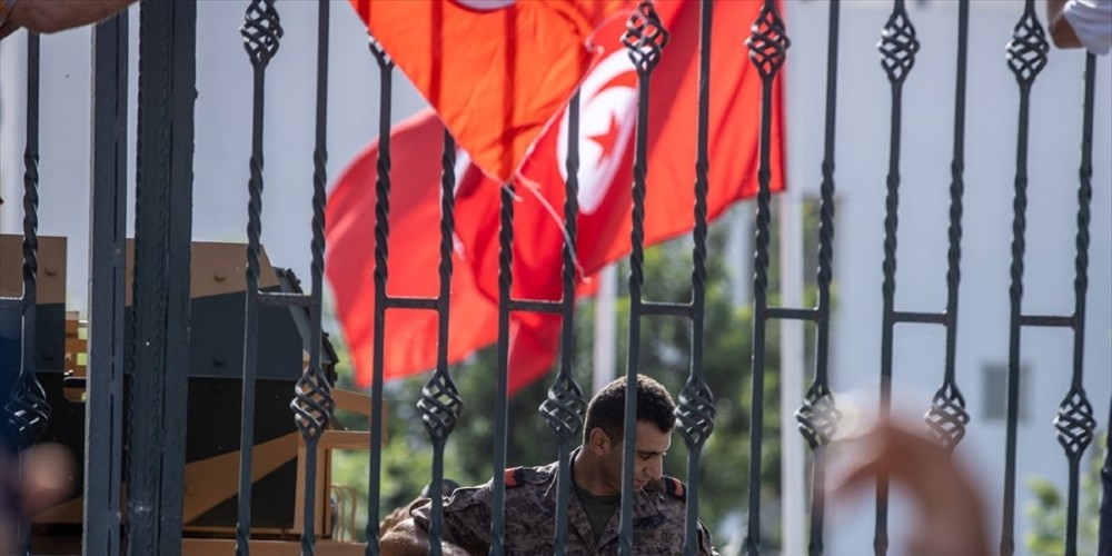 Tunus’ta Neler Oluyor: Tek Arap Demokrasisinin Sonu mu?